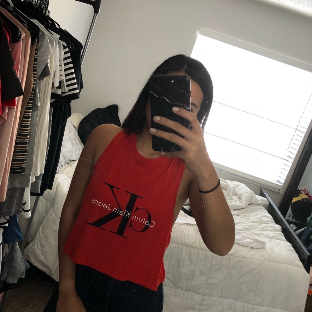 Cropped Calvin Klein tee
